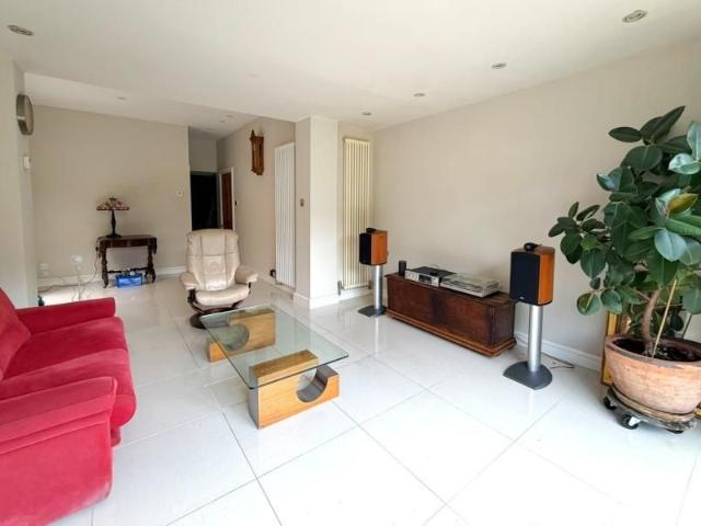 4 bedroom semi detached house to rent