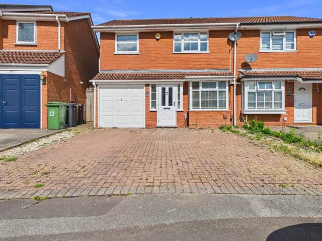 4 bedroom semi detached house to rent