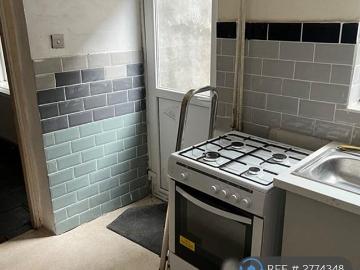 4 bedroom semi detached house to rent