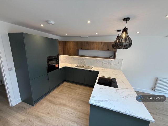 4 bedroom semi detached house to rent