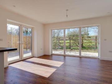 4 bedroom semi detached house to rent