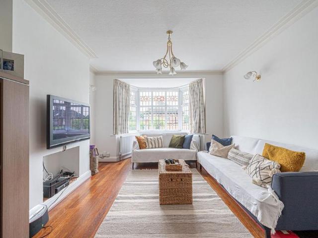 4 bedroom semi detached house to rent