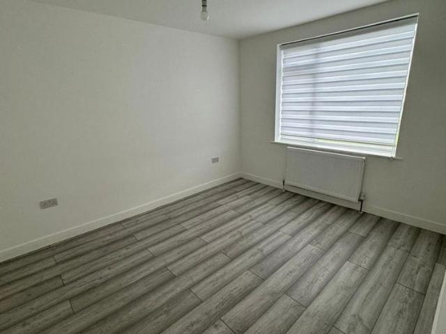 4 bedroom semi detached house to rent