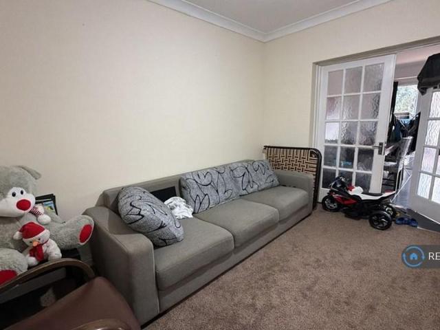 4 bedroom semi detached house to rent