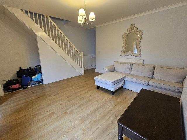 4 bedroom semi detached house to rent