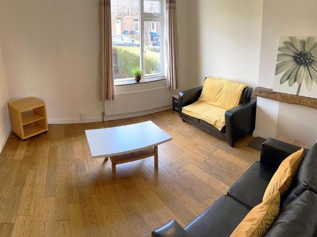 4 bedroom semi detached house to rent