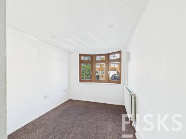 4 bedroom semi detached house to rent
