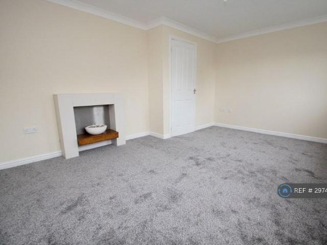4 bedroom semi detached house to rent