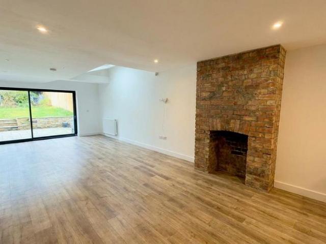 4 bedroom semi detached house to rent