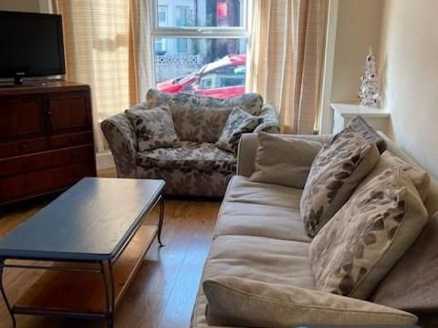 4 bedroom semi detached house to rent