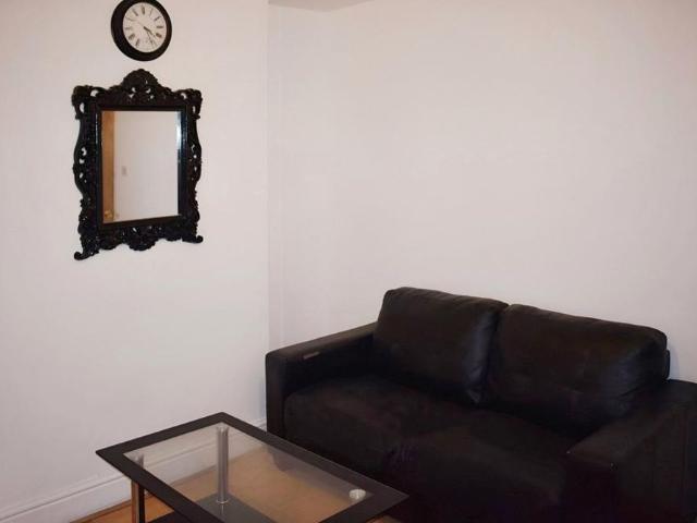 4 bedroom semi detached house to rent