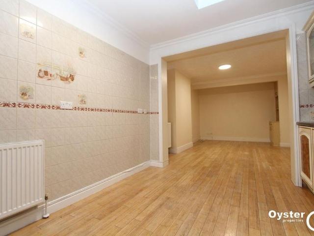 4 bedroom semi detached house to rent