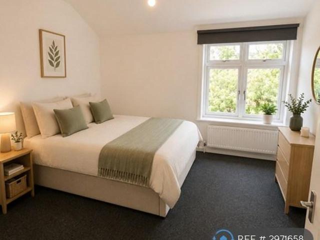 4 bedroom semi detached house to rent
