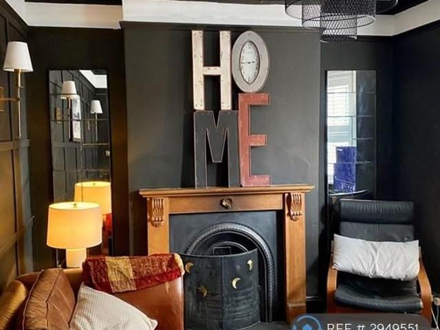 4 bedroom semi detached house to rent