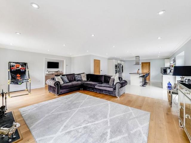 4 bedroom semi detached house to rent