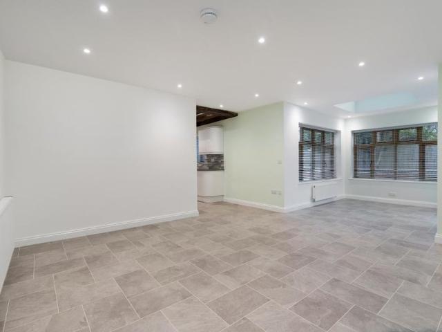 4 bedroom semi detached house to rent
