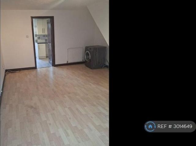 4 bedroom semi detached house to rent