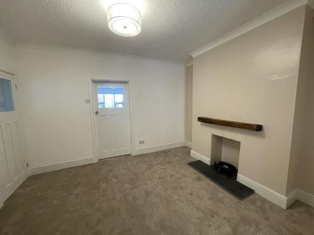 4 bedroom semi detached house to rent