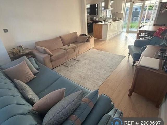 4 bedroom semi detached house to rent