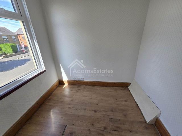 4 bedroom semi detached house to rent