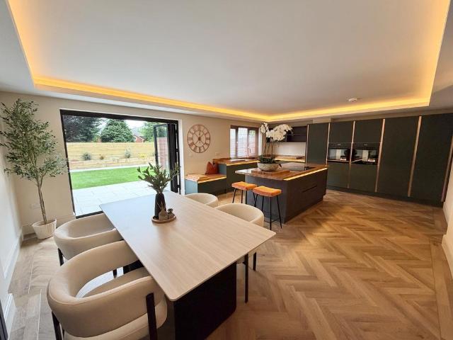 4 bedroom semi detached house to rent
