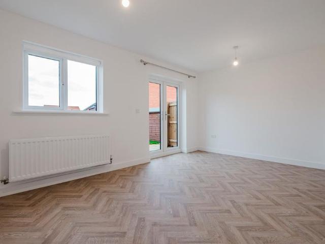 4 bedroom semi detached house to rent