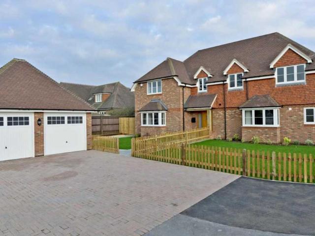 4 bedroom semi detached house to rent