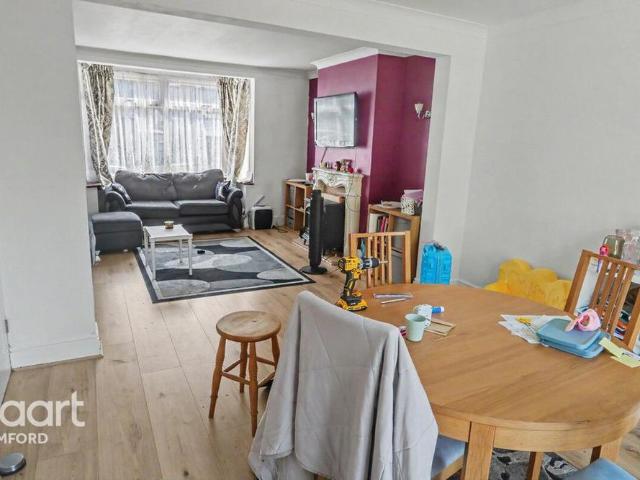 4 bedroom semi detached house to rent