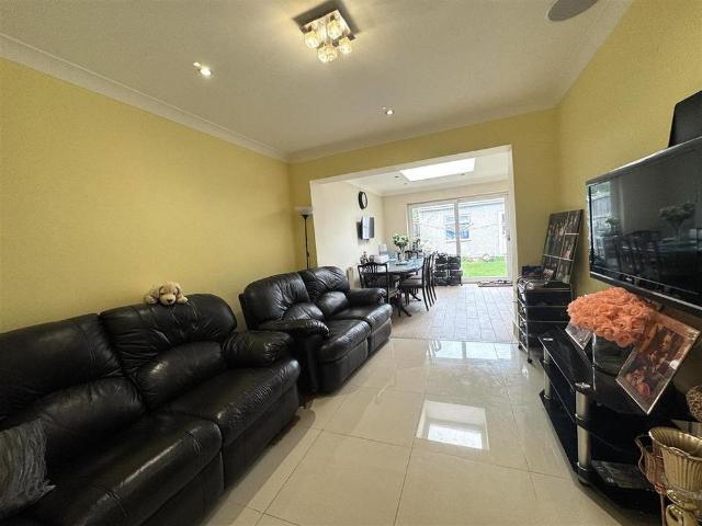 4 bedroom semi detached house to rent
