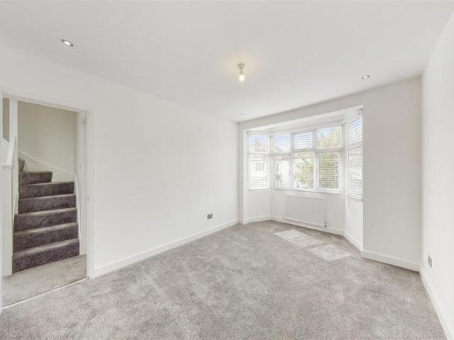 4 bedroom semi detached house to rent