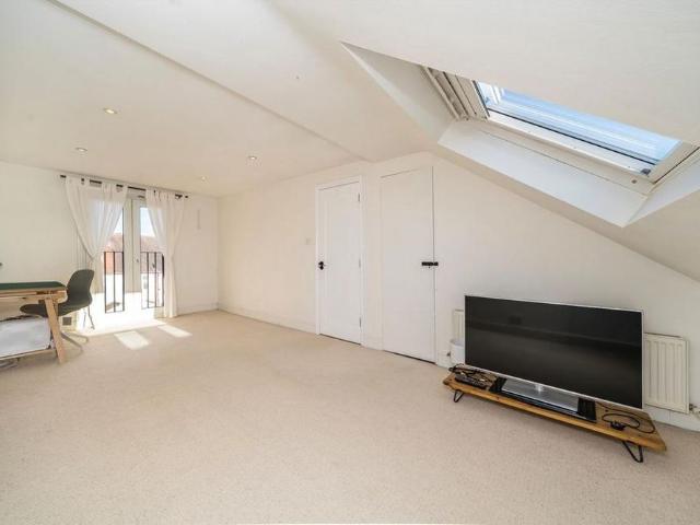 4 bedroom semi detached house to rent