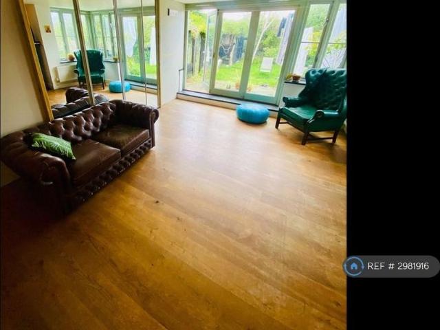 4 bedroom semi detached house to rent