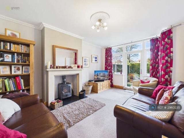 4 bedroom semi detached house to rent