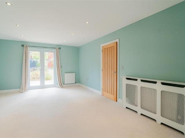 4 bedroom semi detached house to rent
