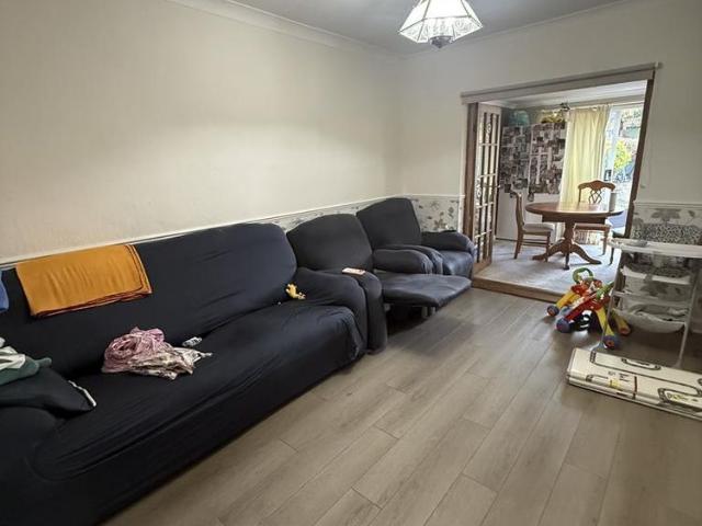 4 bedroom semi detached house to rent