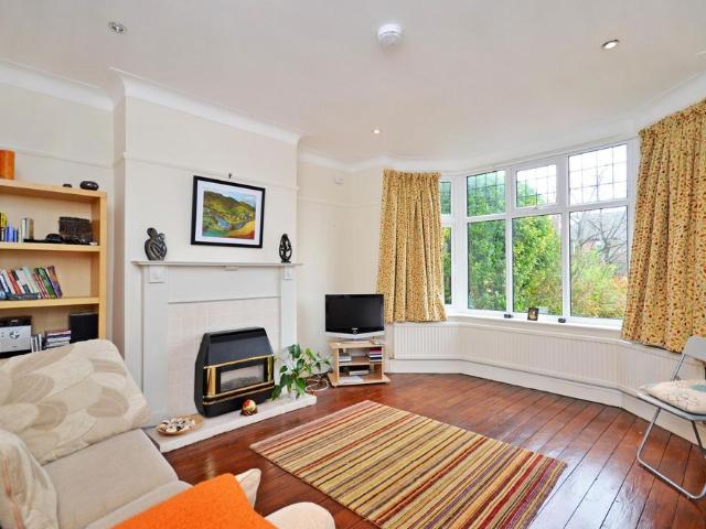 4 bedroom semi detached house to rent