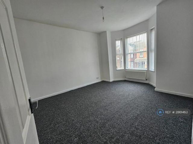 4 bedroom semi detached house to rent