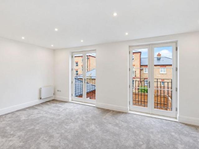 4 bedroom semi detached house to rent