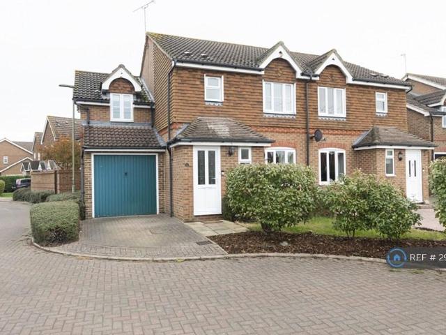 4 bedroom semi detached house to rent