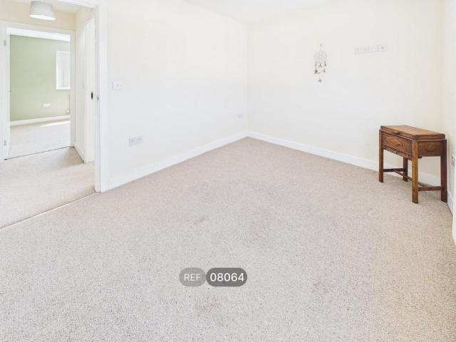 4 bedroom semi detached house to rent
