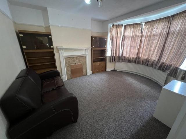 4 bedroom semi detached house to rent