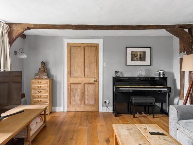 4 bedroom semi detached house to rent