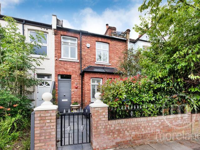 4 bedroom Semi detached house to rent