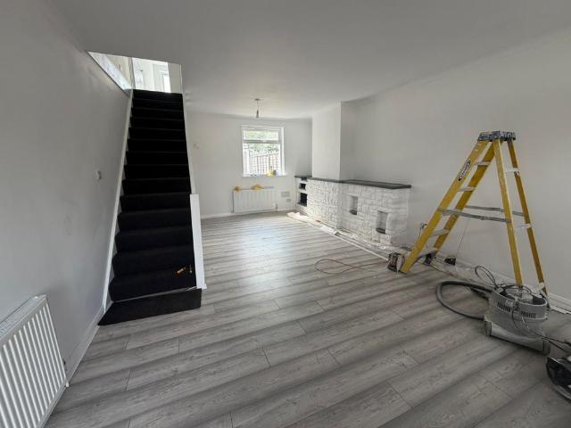 4 bedroom semi detached house to rent