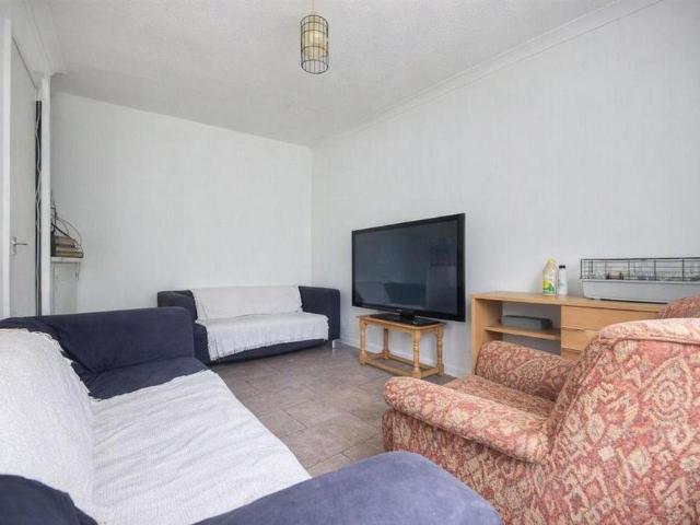 4 bedroom semi detached house to rent