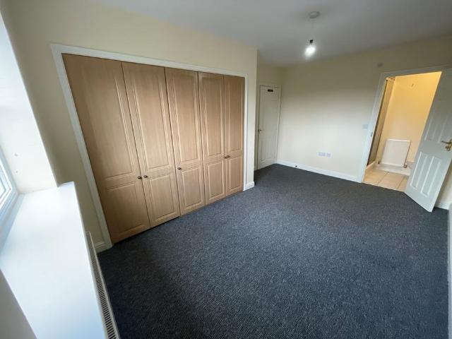 4 bedroom semi detached house to rent