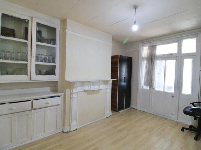 4 bedroom semi detached house to rent