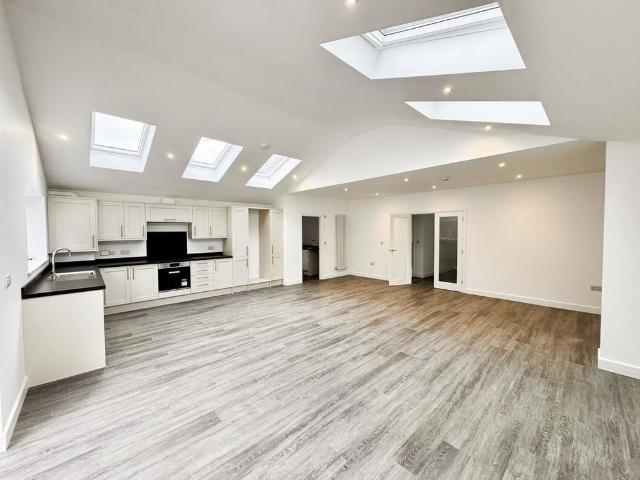 4 bedroom semi detached house to rent