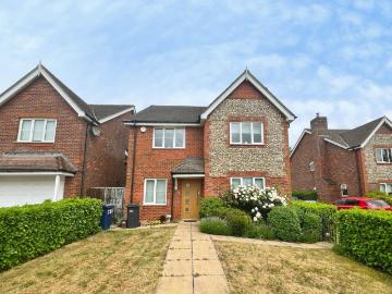 4 bedroom detached house to rent