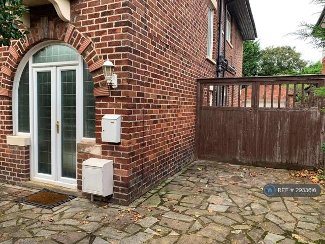 4 bedroom semi detached house to rent